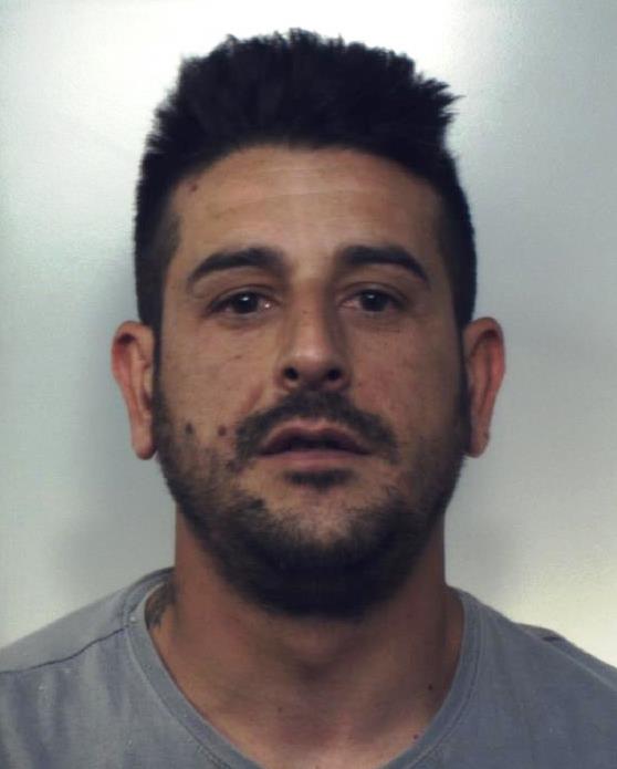 BRONTE, IRRIGAVANO LA PIANTAGIONE DI MARIJUANA CON L’ACQUA PUBBLICA: 3 ARRESTI