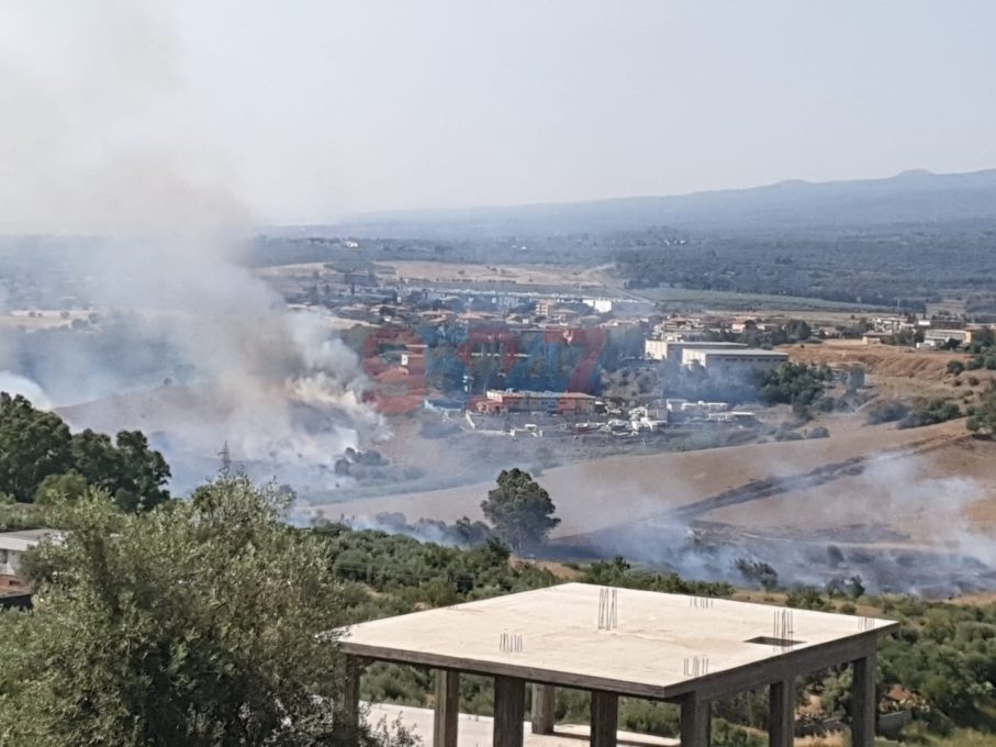 VASTO INCENDIO TRA VALCORRENTE E MOTTA - SUL POSTO IL CANADAIR - LE FOTO
