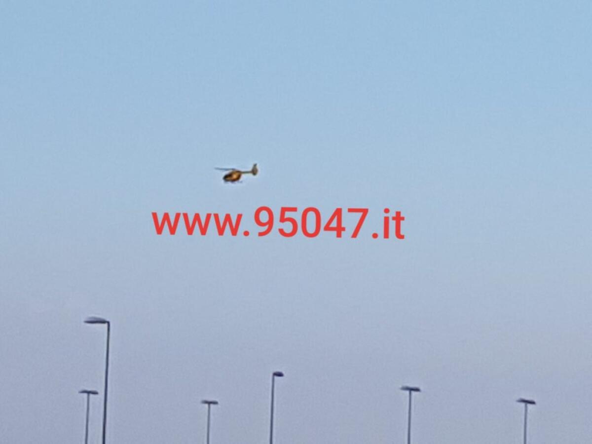 GRAVE INCIDENTE STRADALE SULL'ASSE DEI SERVIZI, ELISOCCORSO SUL POSTO - 