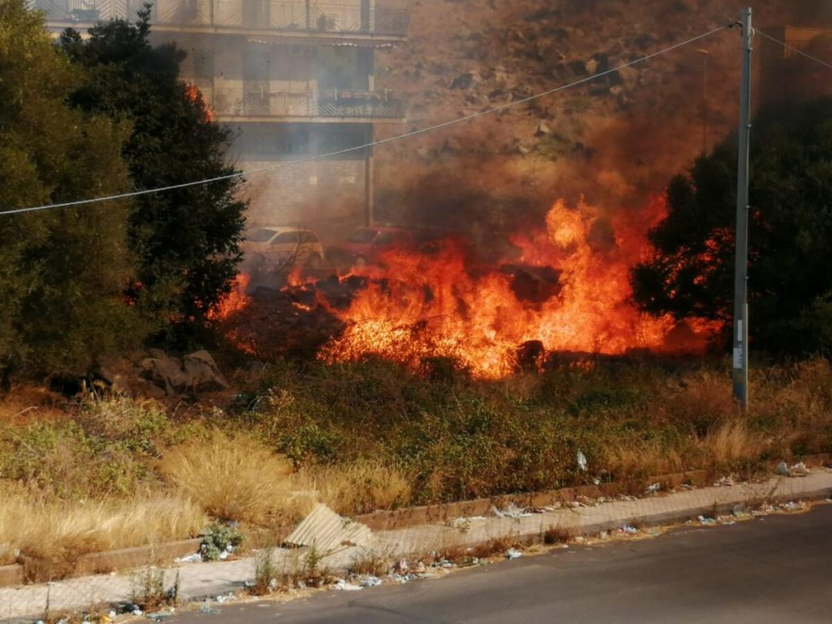 PATERNO’ INCENDIO DI STERPAGLIE ALLA SCALA VECCHIA– FOTO - 