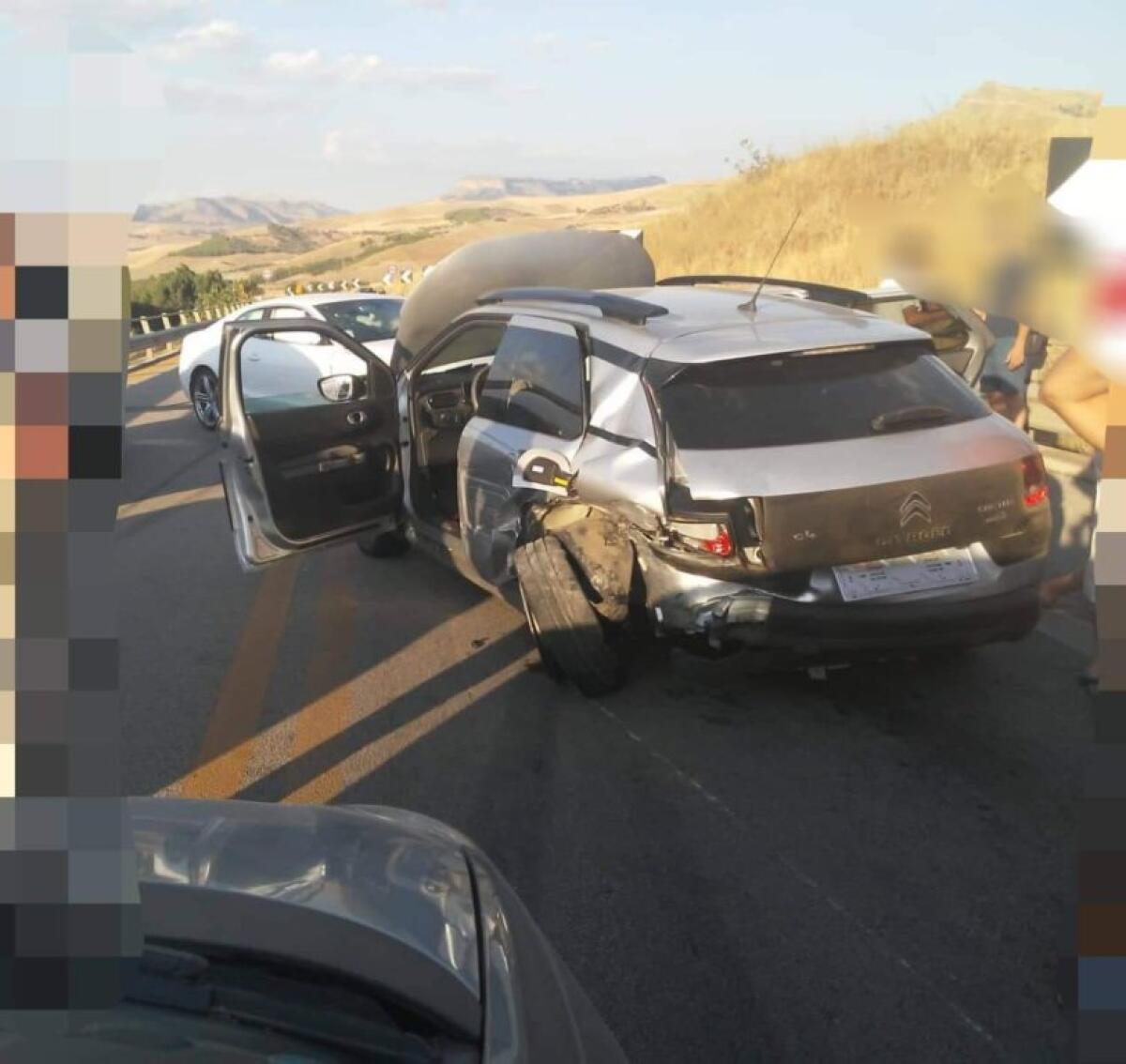 INCIDENTE IERI SERA SULLA A19 COINVOLTI PATERNESI. - 