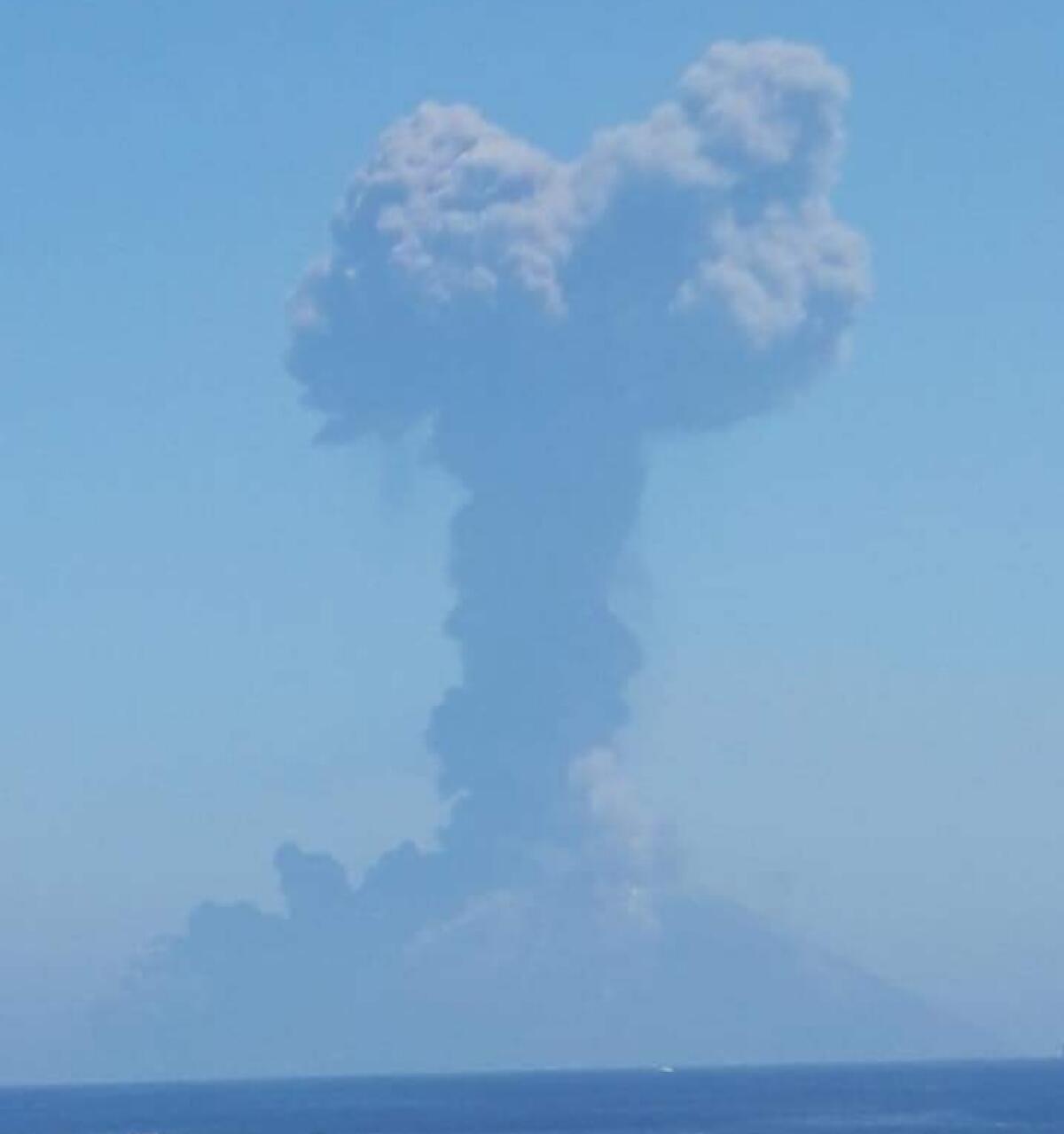 ESPLOSIONE SULLO STROMBOLI - 