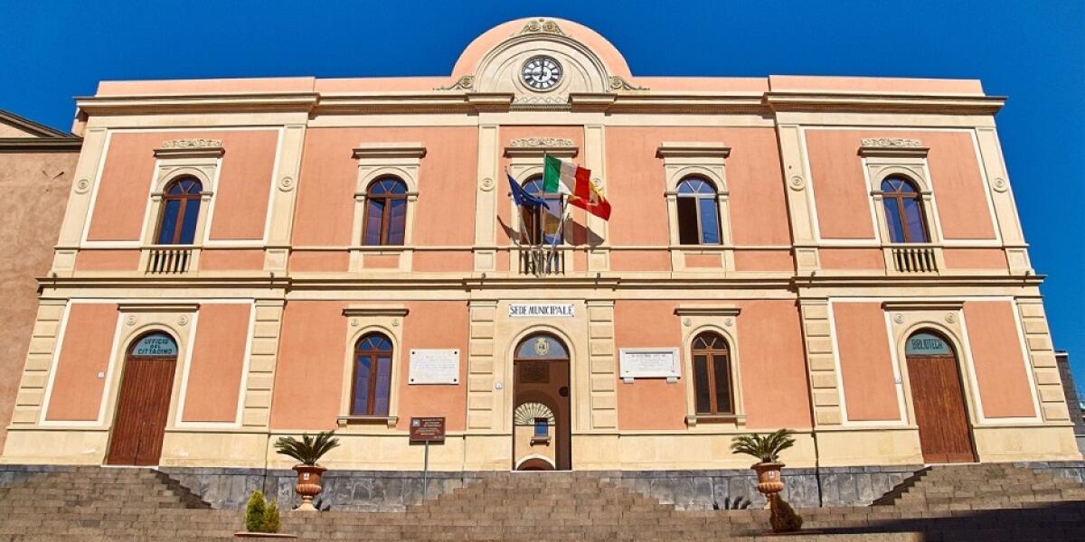 ACI CATENA: ARRESTATO DIPENDENTE COMUNALE, ASSUNTI I FIGLI, IL NIPOTE E IL FRATELLO - 