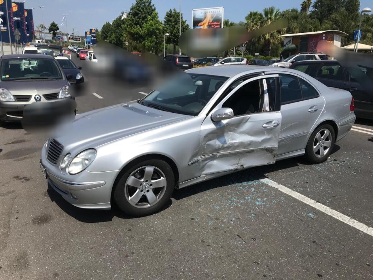 MISTERBIANCO: INCIDENTE NEI PRESSI DEL CENTRO COMMERCIALE - 