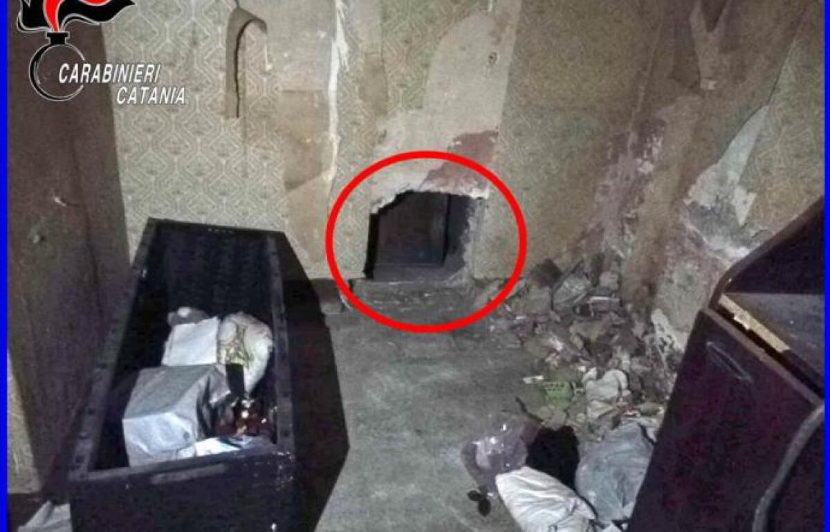 CATANIA, LATITANTE ARRESTATO: SI NASCONDEVA IN UN RIFUGIO VICINO CASA SUA - 