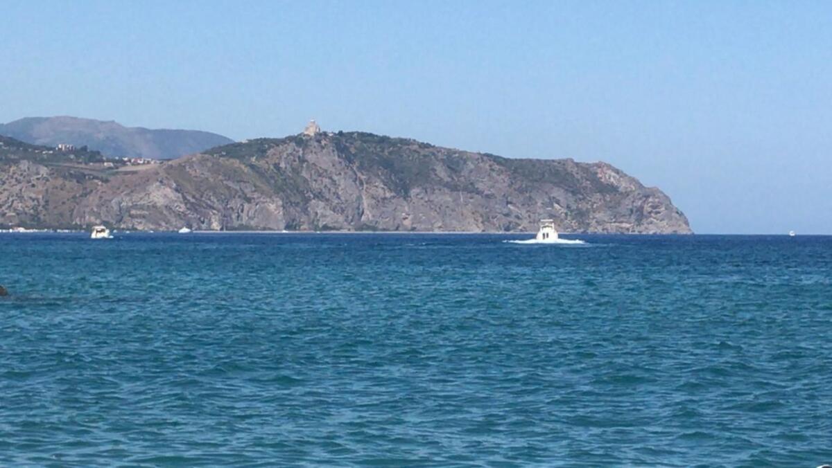 TRAGEDIA A TONNARELLA DI FURNARI: 17ENNE CATANESE MUORE COLTO DA MALORE IN MARE - 