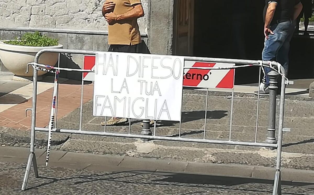 PATERNÒ E' SCESA IN PIAZZA PER INVOCARE LA LEGITTIMA DIFESA PER RUSSO - 