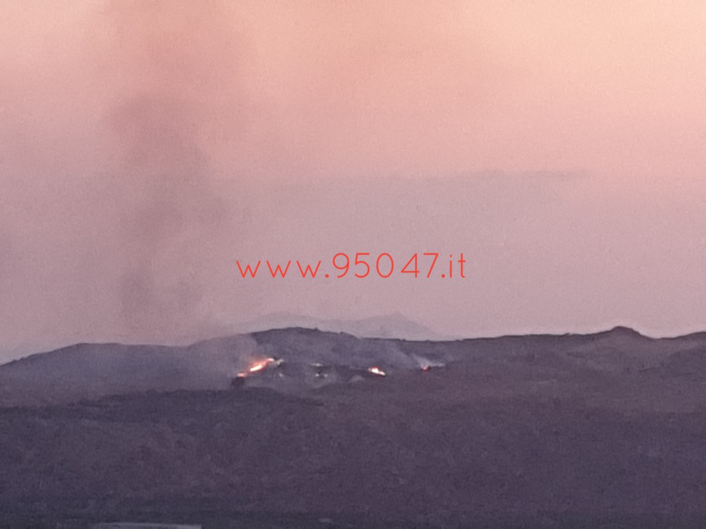 PATERNÒ: AMPIO INCENDIO SUL MONTE CASTELLACCIO