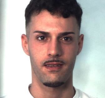 CATANIA: FACEVA CADERE A TERRA DONNE ANZIANE PER SCIPPARLE, ARRESTATO