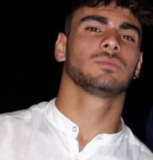 17ENNE PATERNESE MUORE COLTO DA MALORE IN MARE