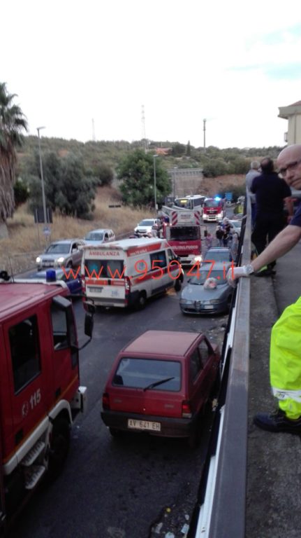 PATERNÒ: FIAMME IN UN APPARTAMENTO AL PALAZZO DI FERRO, TANTA PAURA NESSUN FERITO