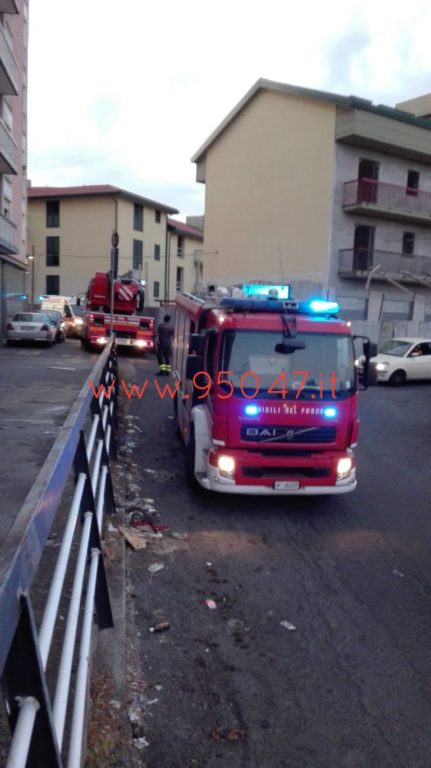 PATERNÒ: FIAMME IN UN APPARTAMENTO AL PALAZZO DI FERRO, TANTA PAURA NESSUN FERITO