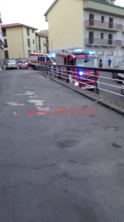 PATERNÒ: FIAMME IN UN APPARTAMENTO AL PALAZZO DI FERRO, TANTA PAURA NESSUN FERITO