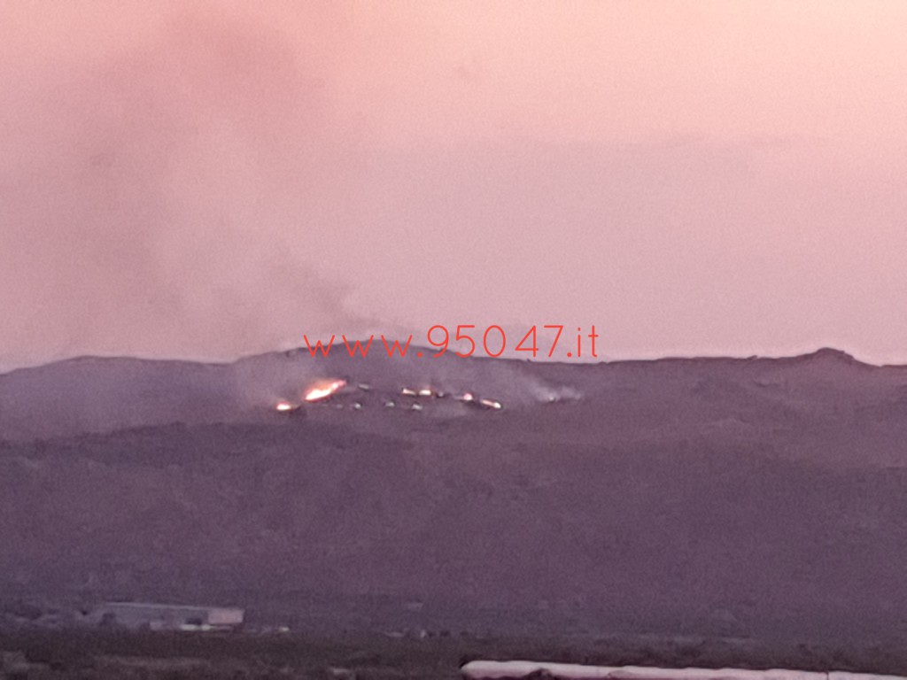 PATERNÒ: AMPIO INCENDIO SUL MONTE CASTELLACCIO