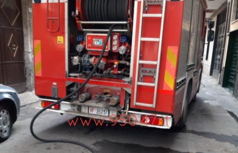 PATERNÒ: INCENDIO IN UN'ABITAZIONE, PER FORTUNA NESSUNO ERA IN CASA