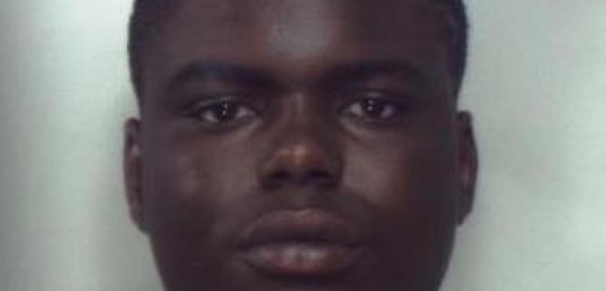 VIZZINI (CT). AVEVA PICCHIATO GLI OPERATORI DELLO SPRAR: ARRESTATO - 