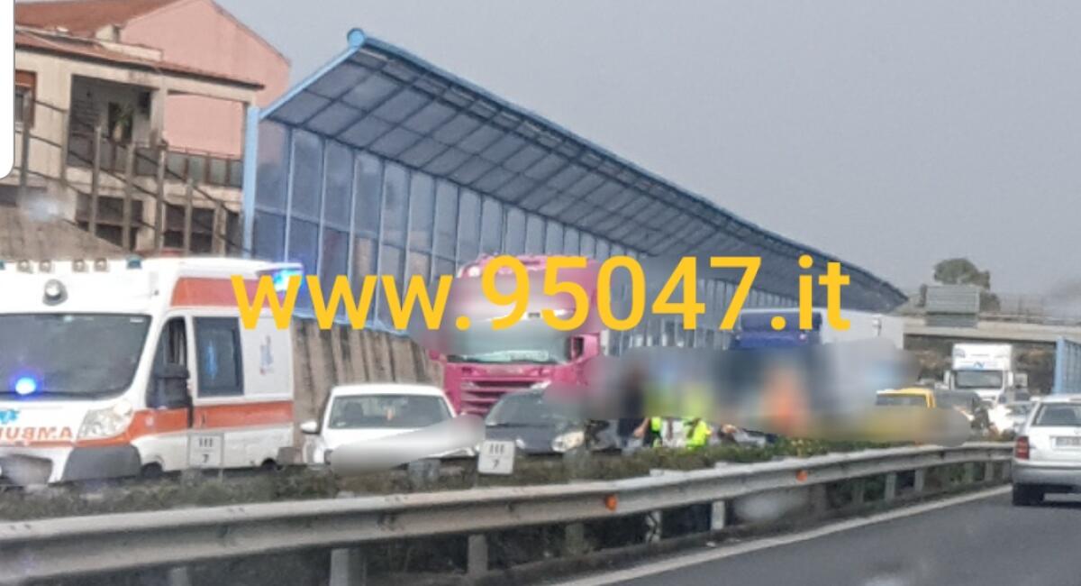 TAMPONAMENTO SULLA TANGENZIALE, LUNGHE CODE - 