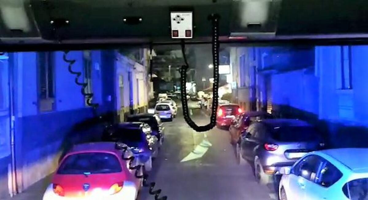 CATANIA, PARCHEGGIO SELVAGGIO IMPEDISCE SOCCORSI: VIGILI DEL FUOCO BLOCCATI - 