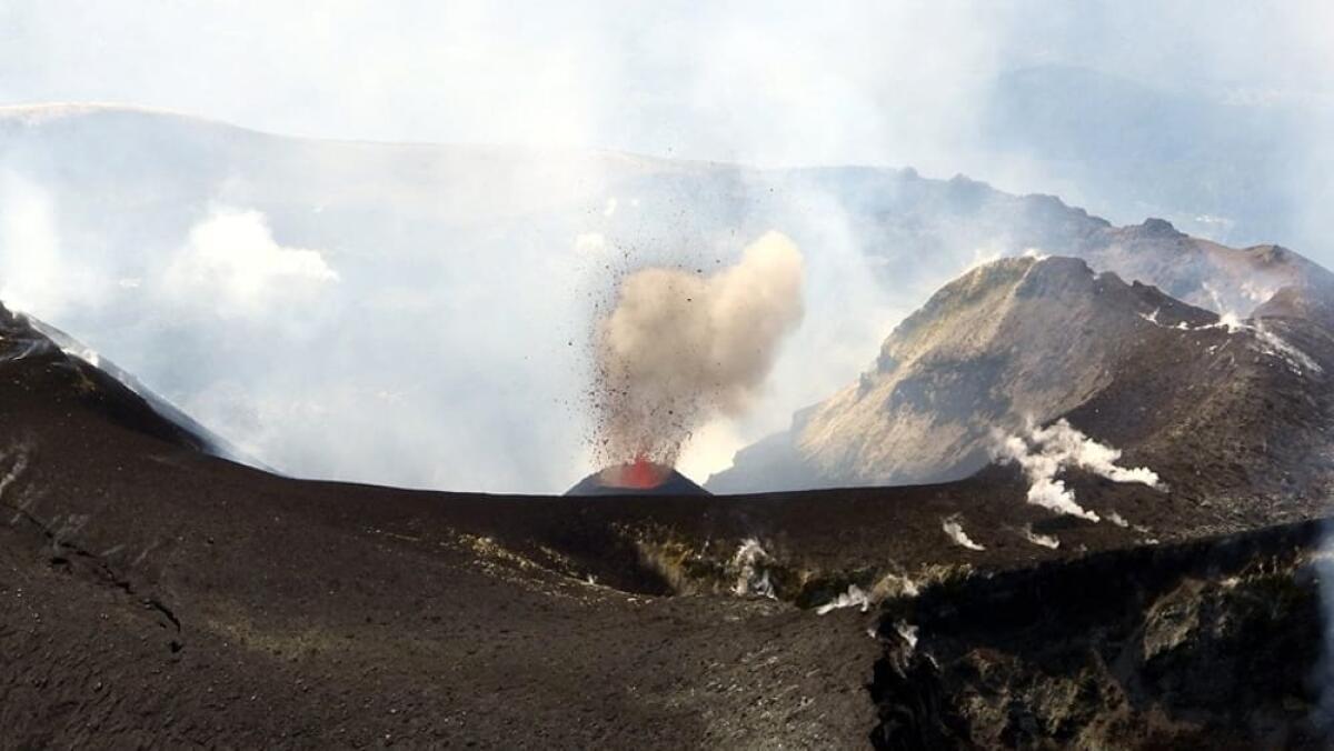 ETNA, SI FORMA UN "CONETTO" DENTRO UN CRATERE - 