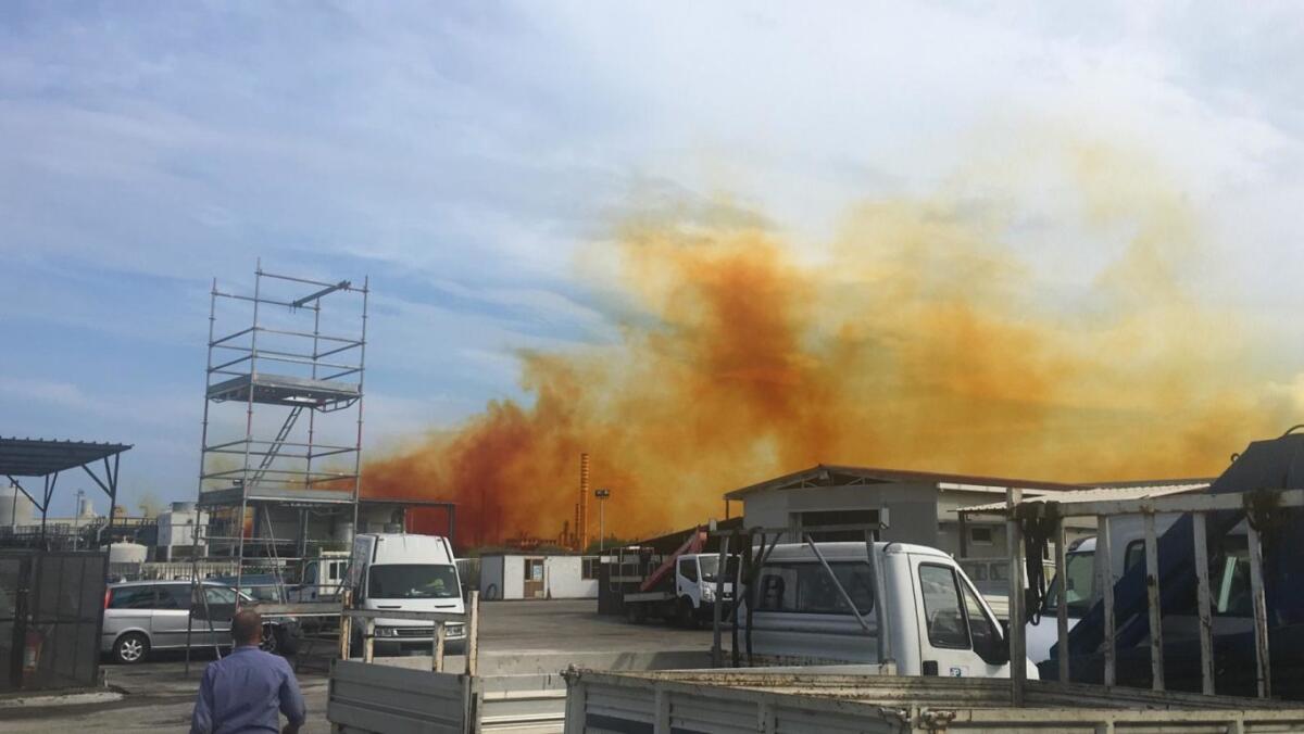 UNA STRANA NUBE GIALLA TRA AUGUSTA E MELILLI - 