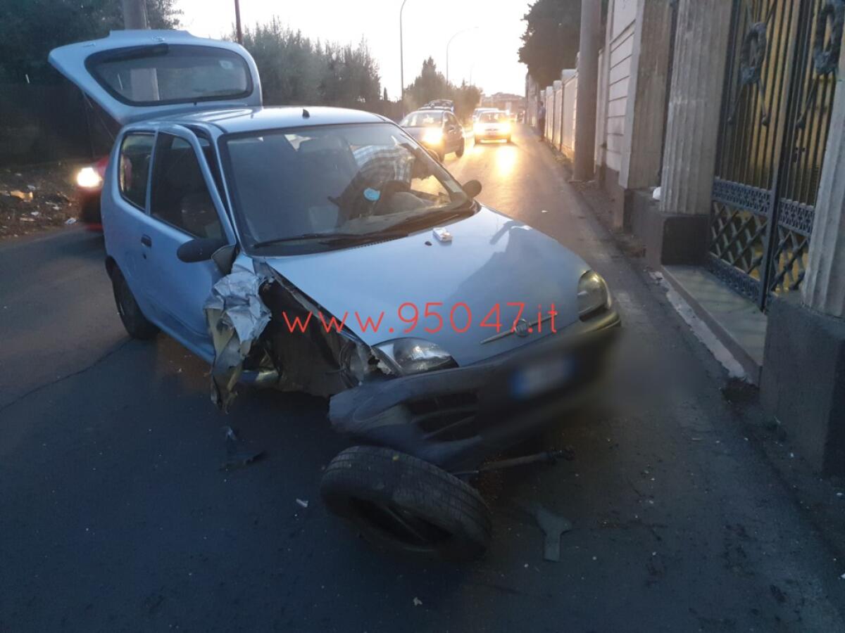 MOTTA SANT'ANASTASIA: AUTO CONTRO MURO, UN FERITO - 