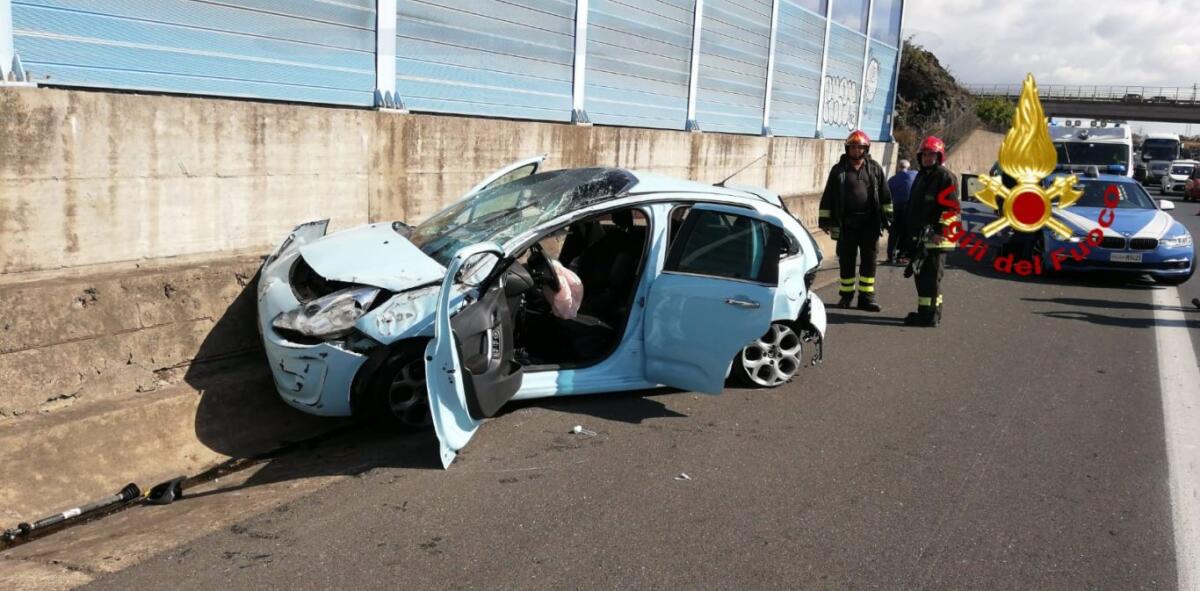 INCIDENTE STRADALE AUTONOMO SULLA TANGENZIALE DI CATANIA, FERITA 30 ENNE - 