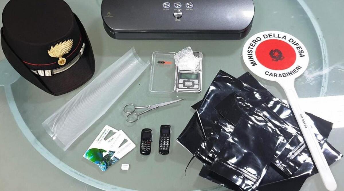 CATANIA, CONTINUAVA A SPACCIARE AGLI ARRESTI DOMICILIARI: ARRESTATO - 