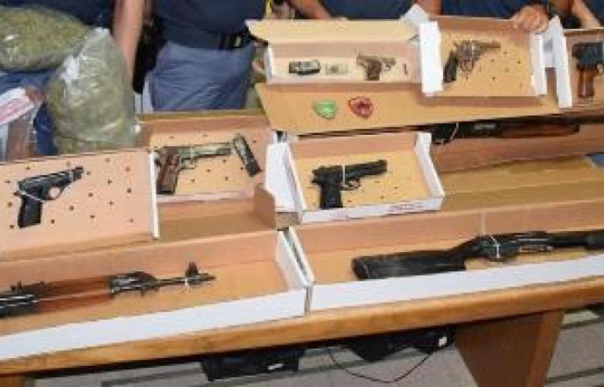 CATANIA: ARSENALE E CINQUE KG MARIJUANA IN SCANTINATO, DENUNCIATO 79ENNE - 