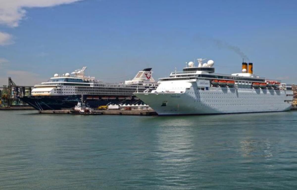 CATANIA, SI FINGONO TASSISTI PER FREGARE I TURISTI IN ARRIVO AL PORTO - 