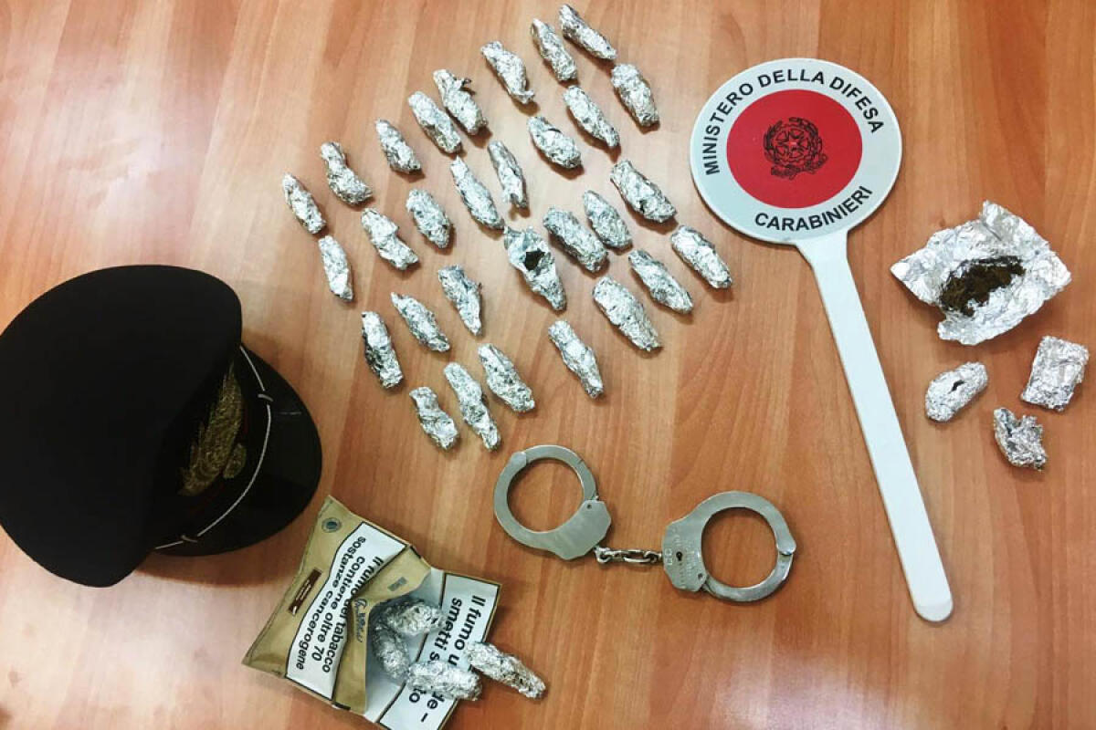 PATERNO': DROGA NASCOSTA NEGLI SLIP, 20ENNE IN MANETTE - 