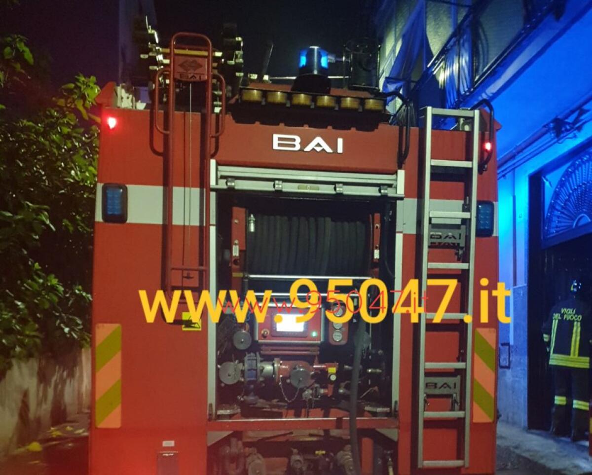 PATERNÒ: INCENDIO IN UN ABITAZIONE - 