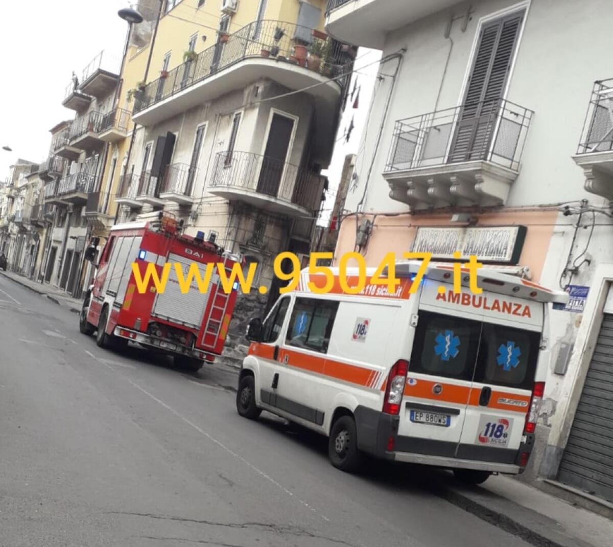 PATERNÒ: INCENDIO IN UN ABITAZIONE, SOCCORSA UNA SIGNORA - 