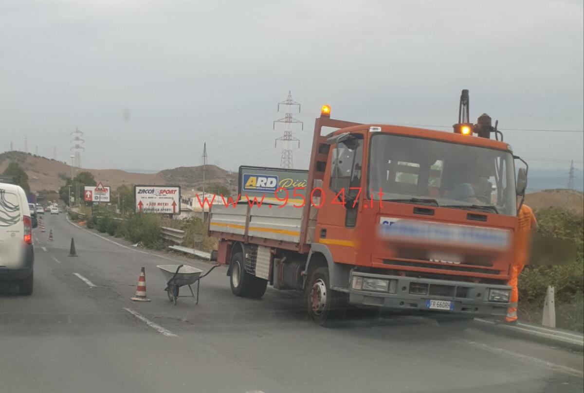 SS121: LAVORI LUNGHISSIME CODE IN DIREZIONE CATANIA - 