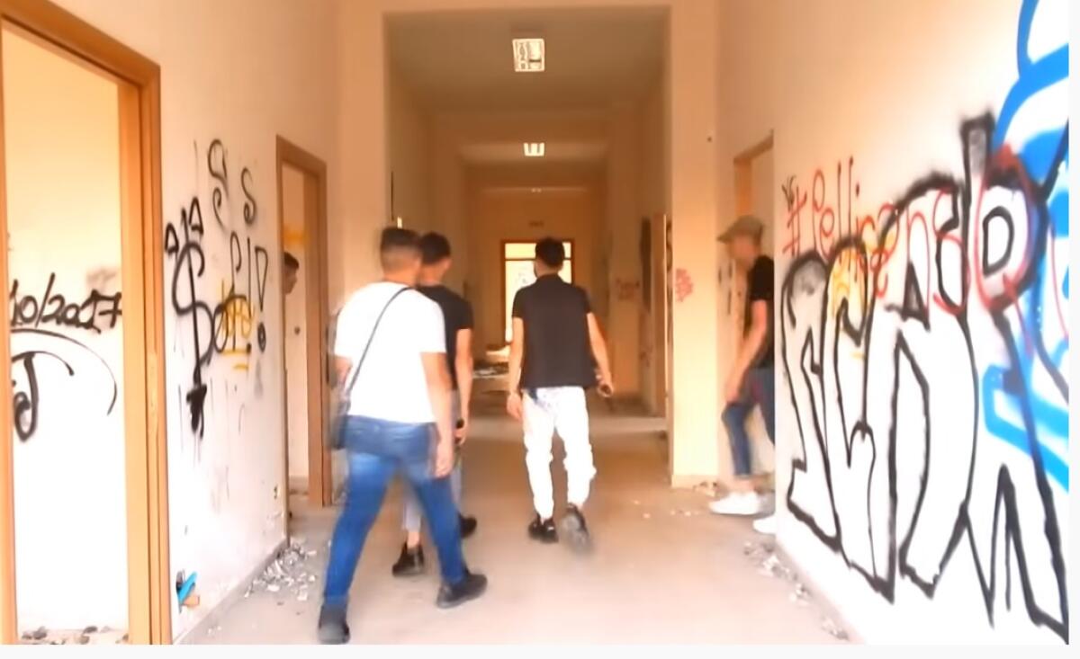 PATERNO': INDAGINI DEI CARABINIERI SUL VIDEO DI UN CANTANTE NEOMELODICO - 