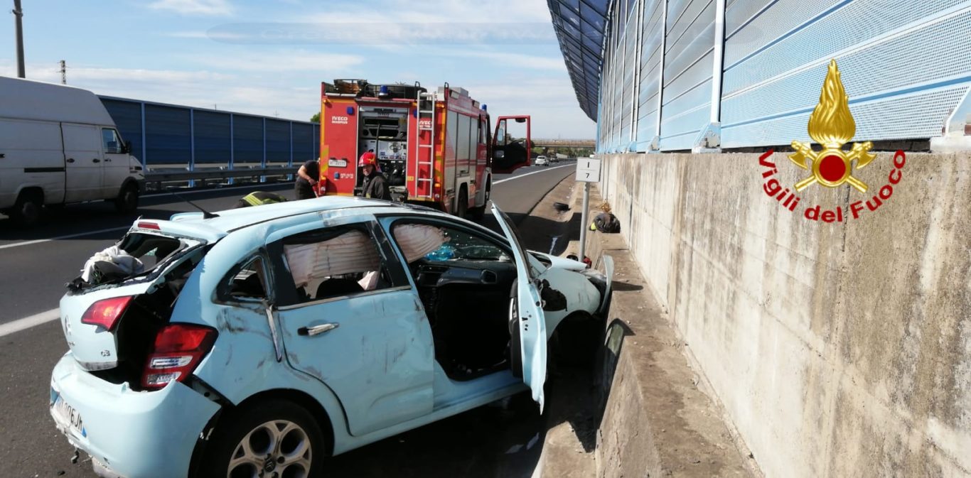 INCIDENTE STRADALE AUTONOMO SULLA TANGENZIALE DI CATANIA, FERITA 30 ENNE