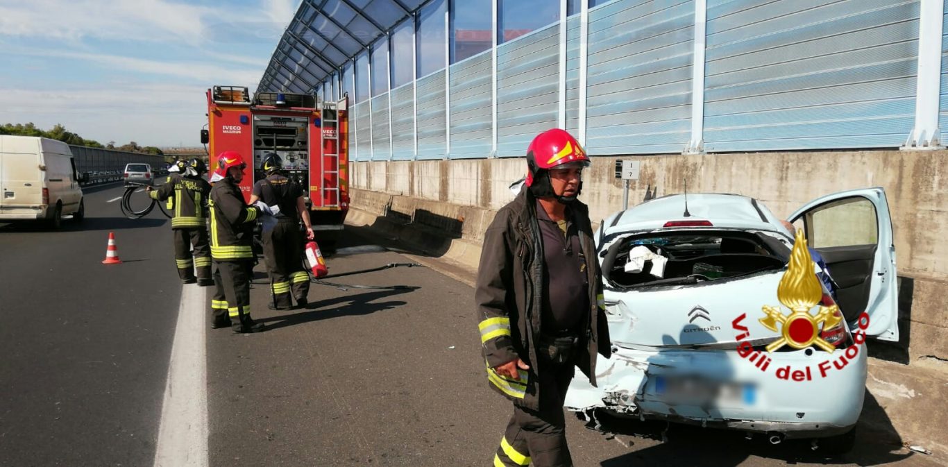 INCIDENTE STRADALE AUTONOMO SULLA TANGENZIALE DI CATANIA, FERITA 30 ENNE