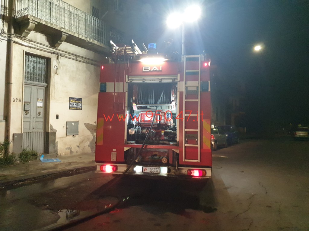 SETTE AUTO INCENDIATE NELLA NOTTE TRA PATERNO' E MOTTA SANT'ANASTASIA - LE FOTO