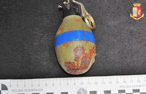 ADRANO: SEQUESTRO DI UNA BOMBA A MANO E DROGA, UN ARRESTO