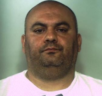 CATANIA. PIAZZAVA “COCA” E “ERBA”  IN VIA USTICA: PUSHER IN MANETTE