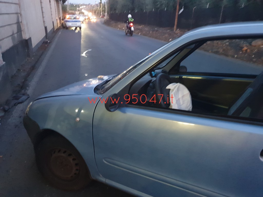 MOTTA SANT'ANASTASIA: AUTO CONTRO MURO, UN FERITO