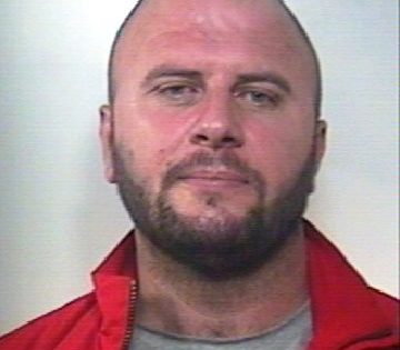 CALTAGIRONE, SORPRESI A SPACCIARE DROGA IN CENTRO: ARRESTATI