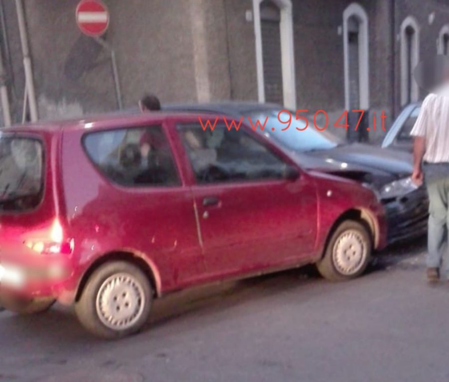 PATERNO': INCIDENTE ALL'INCROCIO IN PIENO CENTRO