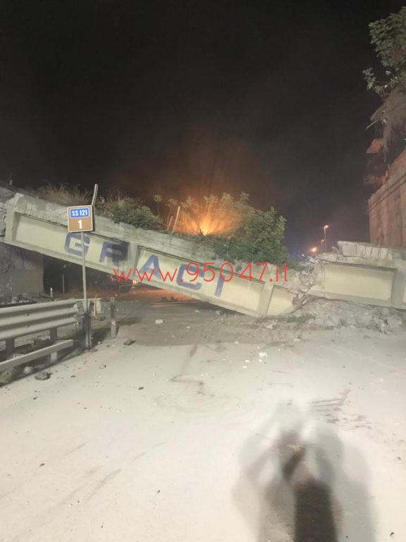 SS 121 BLOCCATA PER DEMOLIRE UN PONTE: TRAFFICO NEL CAOS, PROBLEMI PER QUALCHE GIORNO
