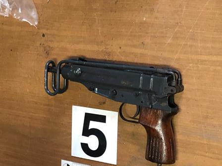 CATANIA: ARSENALE E CINQUE KG MARIJUANA IN SCANTINATO, DENUNCIATO 79ENNE