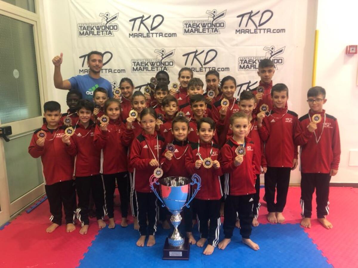 TAEKWONDO MARLETTA: SBARAGLIA L’INTERNATIONAL TRINACRIA CUP 12 ORO PER UN TOTALE DI 22 MEDAGLIE - 