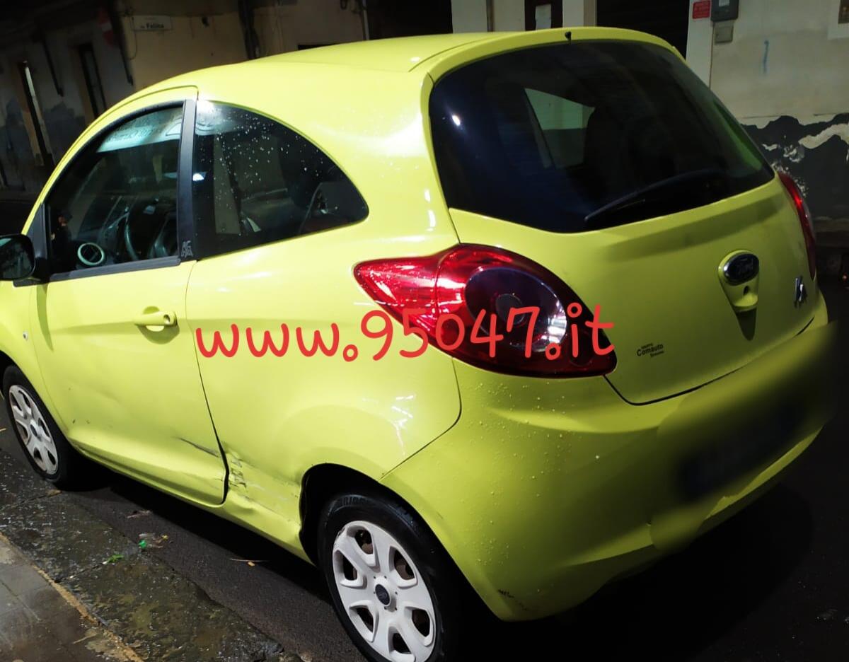 PATERNÒ: VIA FALLICA, AUTO PROVOCA INCIDENTE E SCAPPA - 