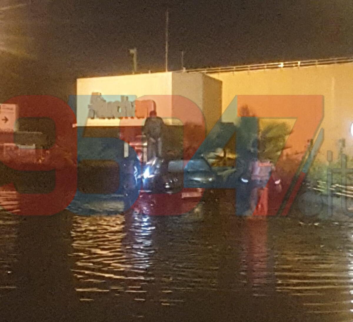 MISTERBIANCO: SALVATO SUL TETTO DELL’AUTO TRAVOLTA DALL’ACQUA - 