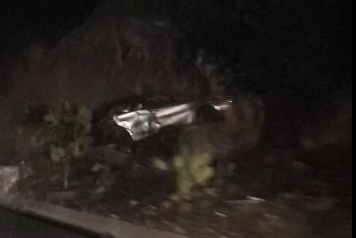 SS284: AUTO FINISCE FUORI STRADA, ILLESA LA CONDUCENTE - 