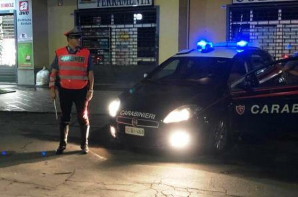 PATERNO': CONTROLLI  DEI CARABINIERI, DUE DENUNCE E 35 PATENTI RITIRATE - 