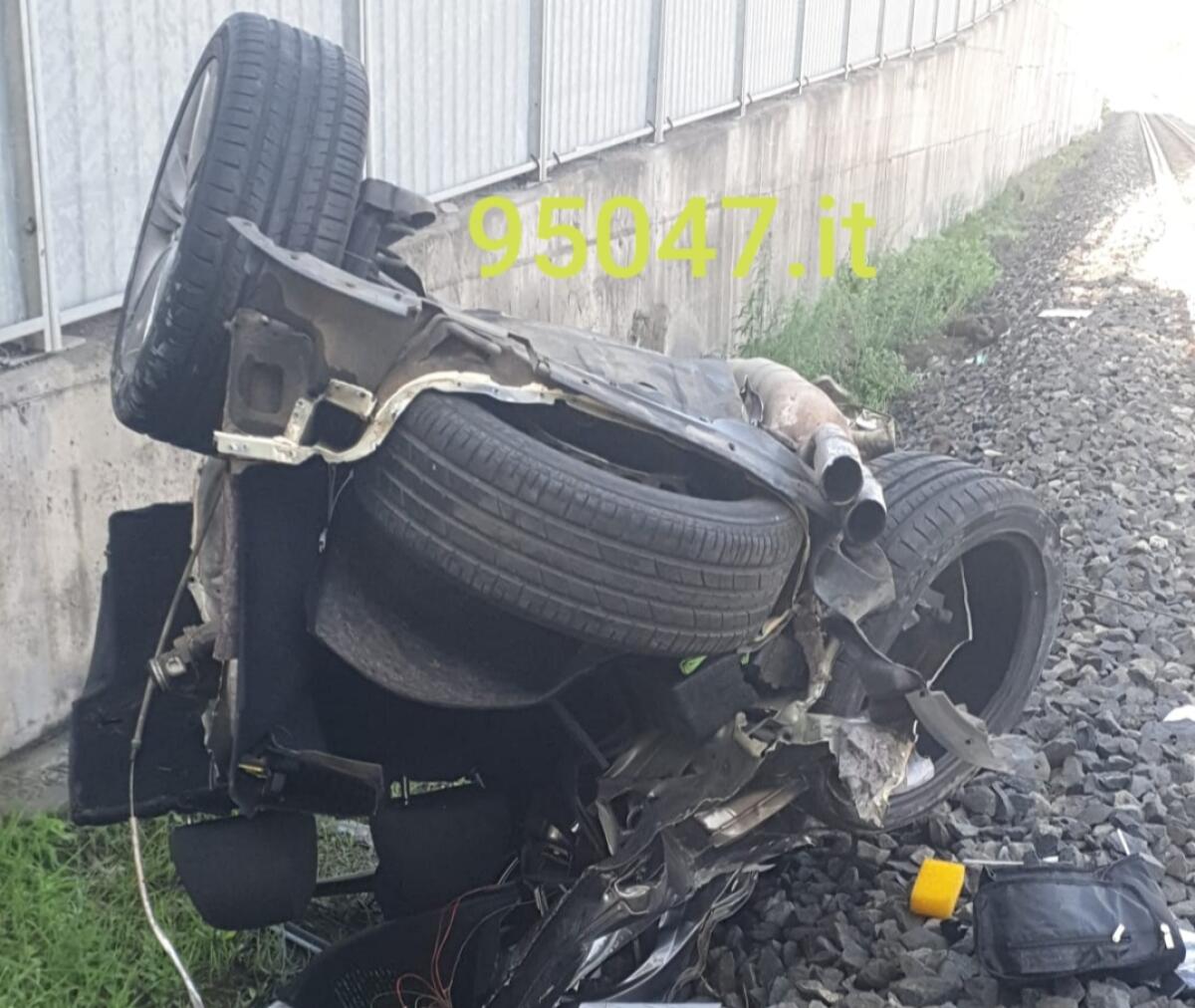 SS121, ALBA DI SANGUE , MORTI QUATTRO RAGAZZI DI ADRANO, DUE MINORENNI - I NOMI - 